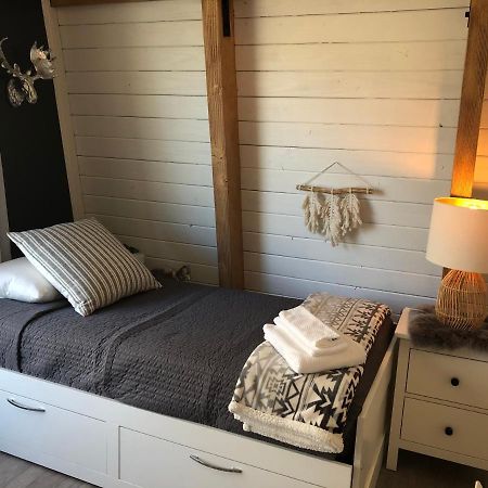 Maison Solange-Red Barn Farmhouse Style- Moonridge Big Bear City Exterior photo