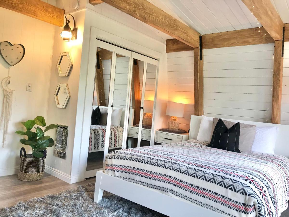 Maison Solange-Red Barn Farmhouse Style- Moonridge Big Bear City Exterior photo