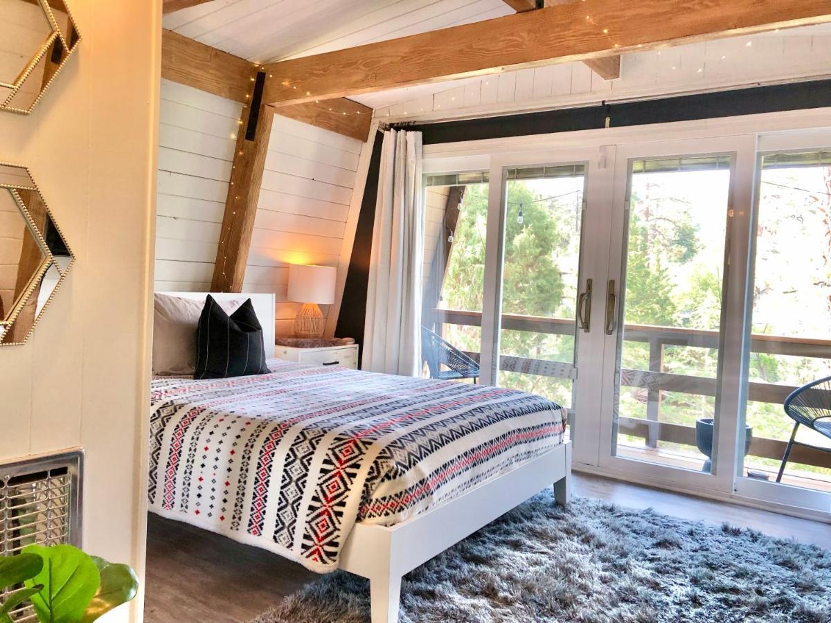 Maison Solange-Red Barn Farmhouse Style- Moonridge Big Bear City Exterior photo