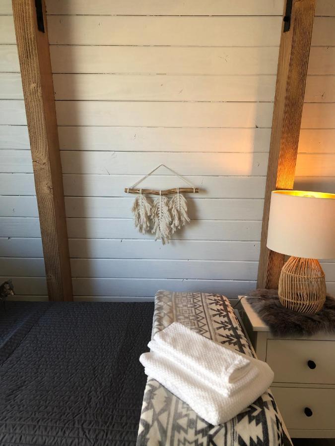 Maison Solange-Red Barn Farmhouse Style- Moonridge Big Bear City Exterior photo