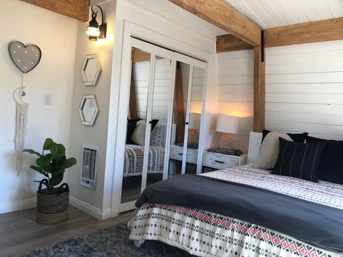 Maison Solange-Red Barn Farmhouse Style- Moonridge Big Bear City Exterior photo